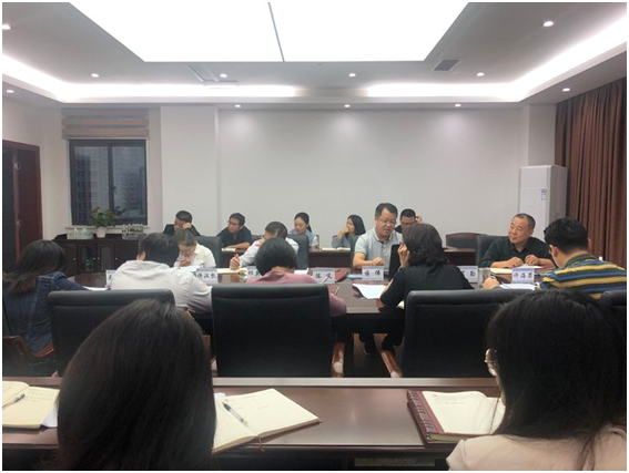 加強學(xué)習(xí)，深入開展調(diào)查研究，全面增強擔(dān)保本領(lǐng)——市擔(dān)保公司黨支部書記上黨課