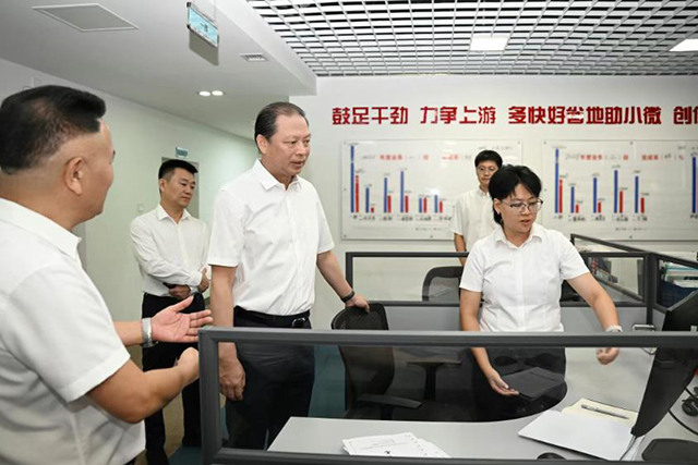 范少軍在市金控集團(tuán)調(diào)研時(shí)指出：不斷提升金融國(guó)資運(yùn)營(yíng)管理能力為自貿(mào)港核心引領(lǐng)區(qū)和“六個(gè)之城”建設(shè)提供高質(zhì)量金融服務(wù)